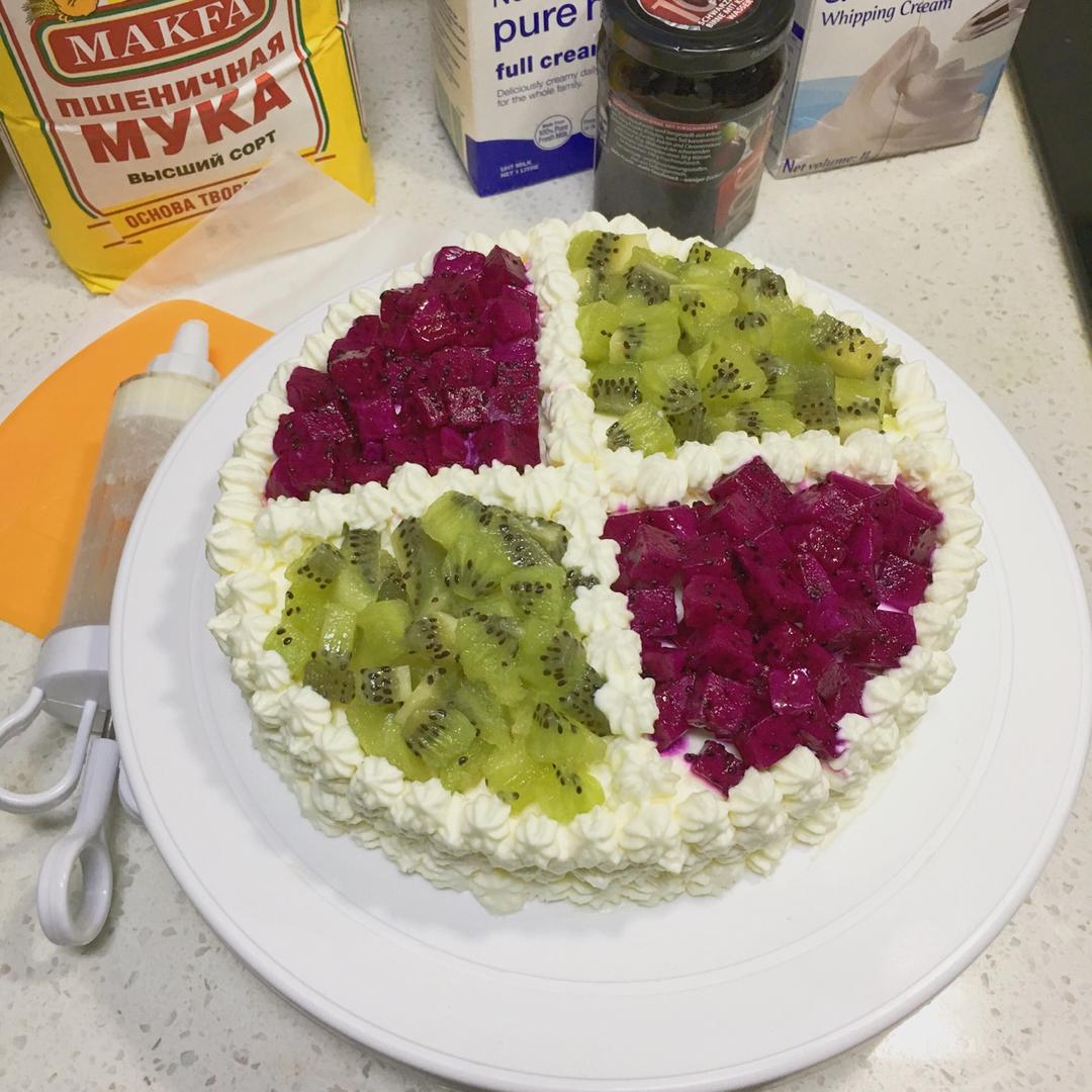 奶油水果装饰蛋糕