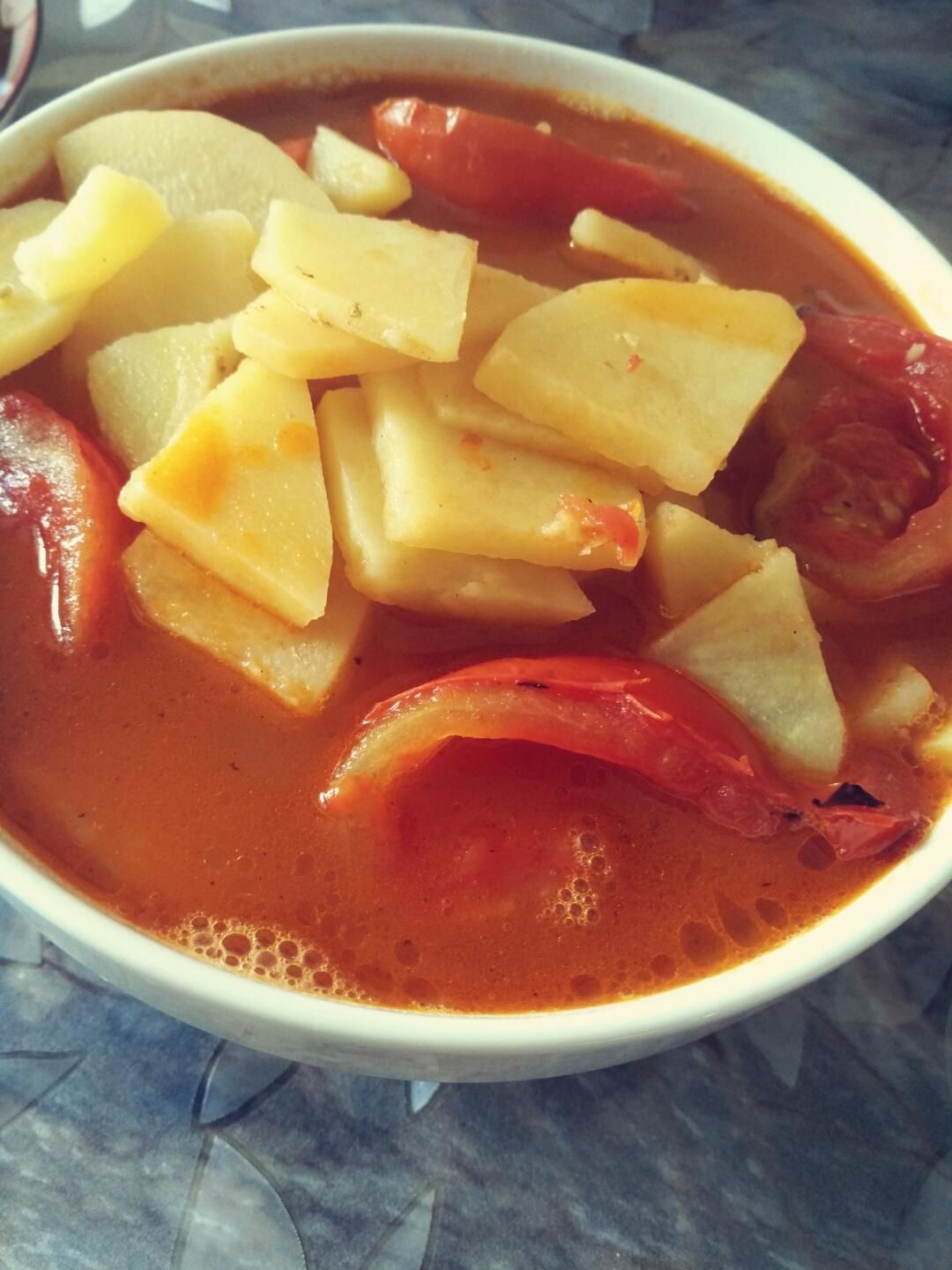 超级浓超好喝的番茄土豆汤