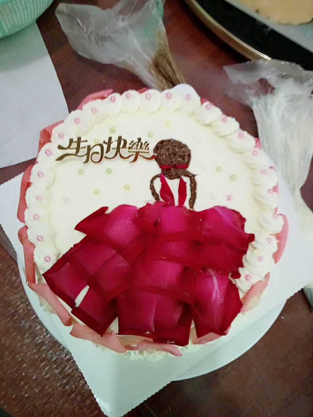 玫瑰花瓣生日蛋糕