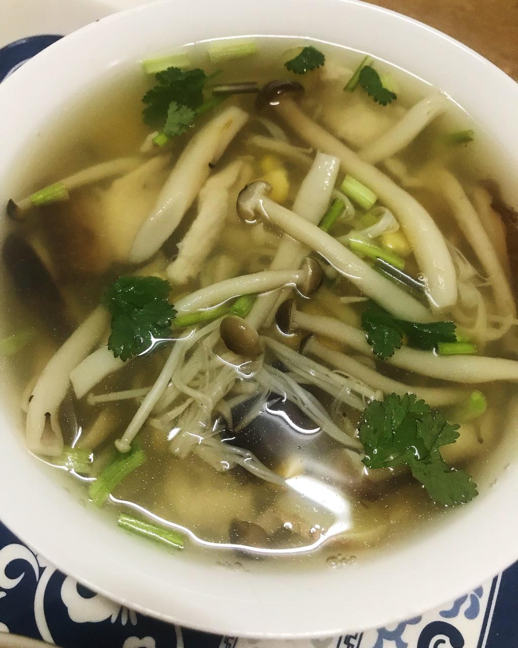 冬日暖汤——菌菇汤