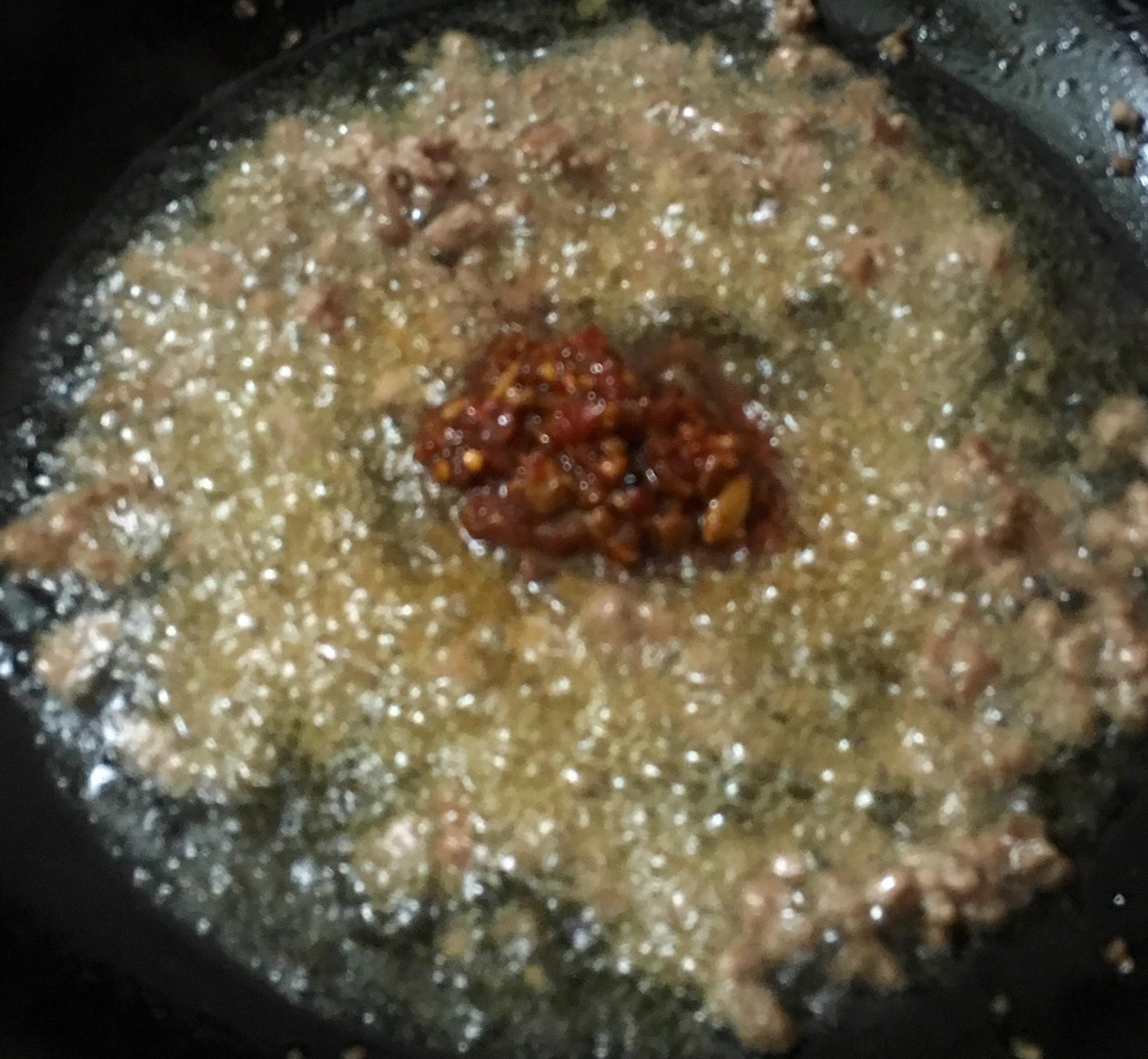 香菇冬笋腐乳牛肉酱的做法 步骤4