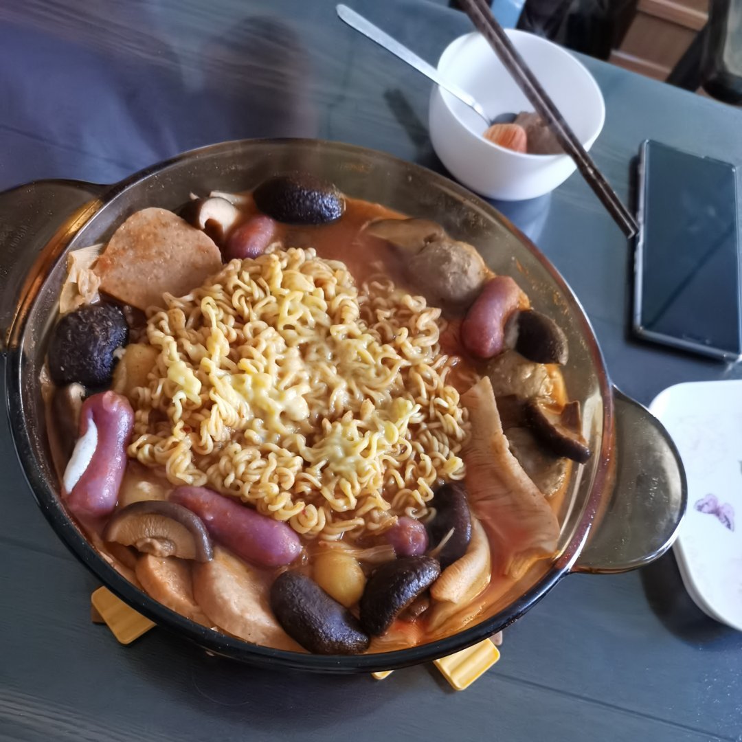 视频【韩国芝士部队锅】香辣美味，不需要厨艺！——松下塔吉锅食谱