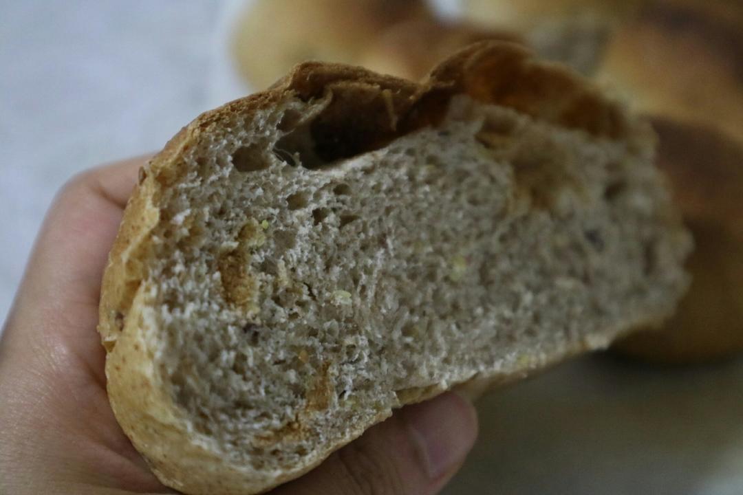 简单黑麦面包（pumpernickel bread)(全麦+黑麦比例高达50%）