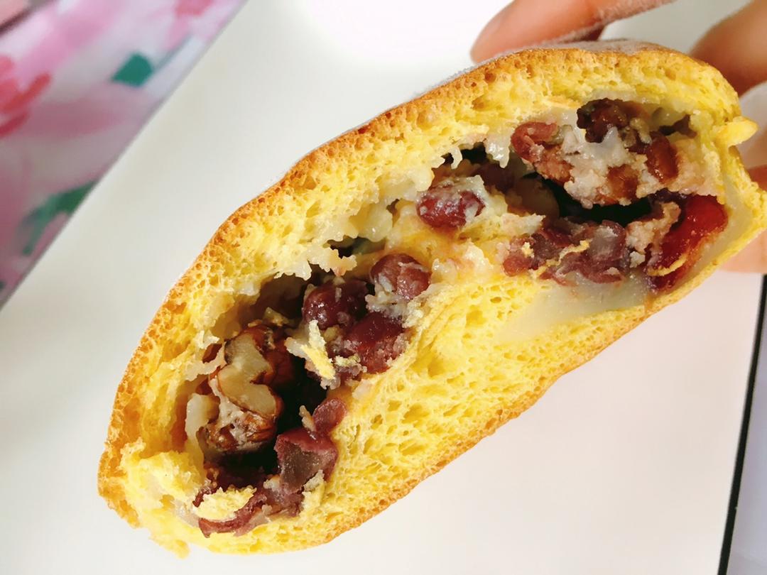 贝贝南瓜蜜红豆麻薯软欧包