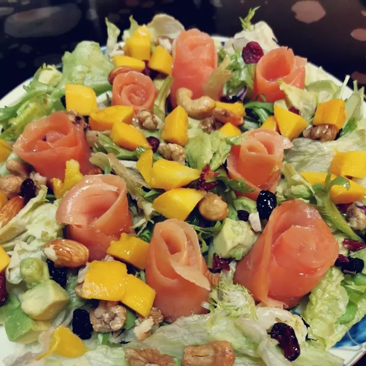 减肥路上要健康也要颜值 —— 盛开在salad碗里的三文鱼玫瑰