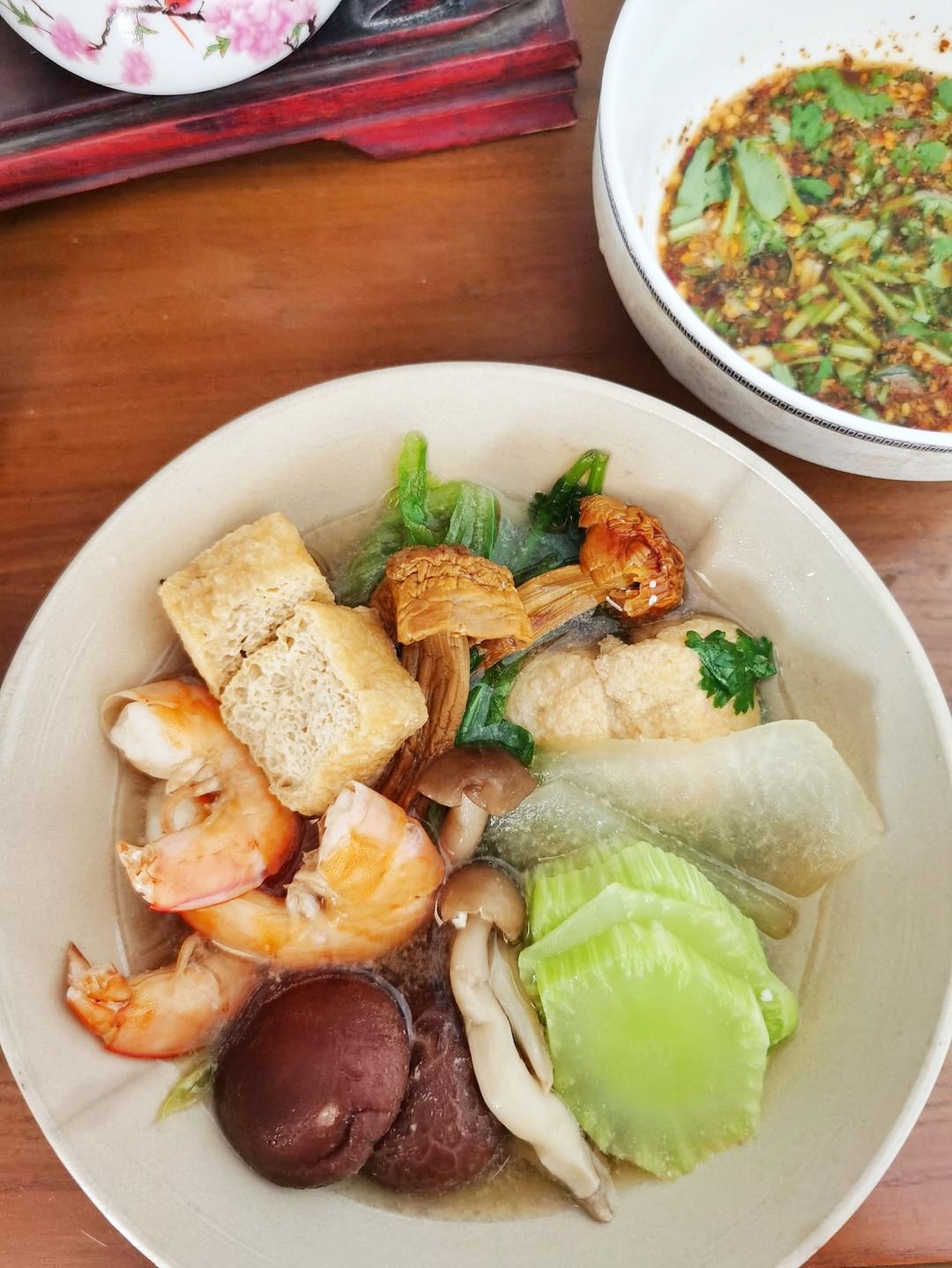 鲜蔬虾皮豆腐汤💞