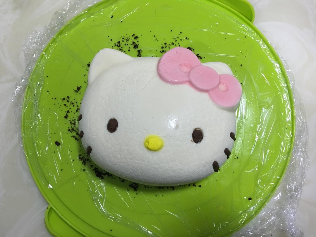 6寸kitty芝士慕斯蛋糕