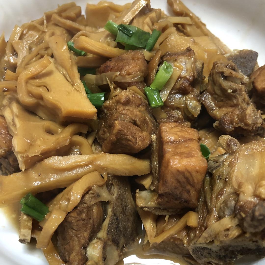 超下饭笋干烧排骨