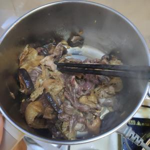 电煮锅版：香菇肥牛捞河粉的做法 步骤12