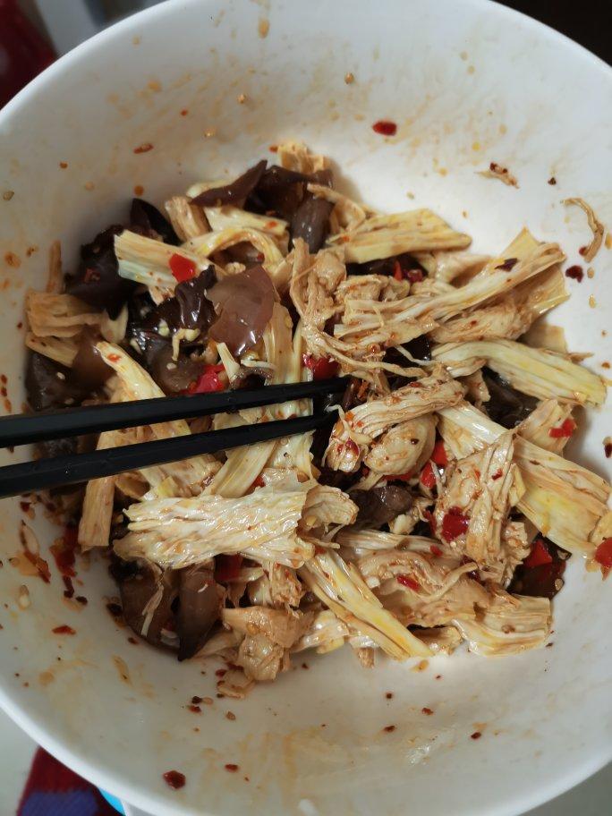 夏日开胃菜 凉拌鸡丝（手撕鸡）