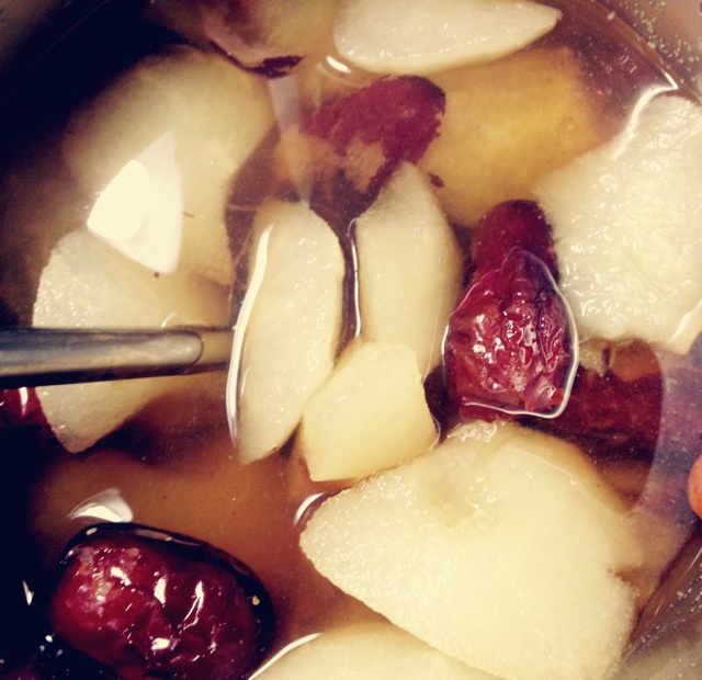 红枣冰糖雪梨糖水