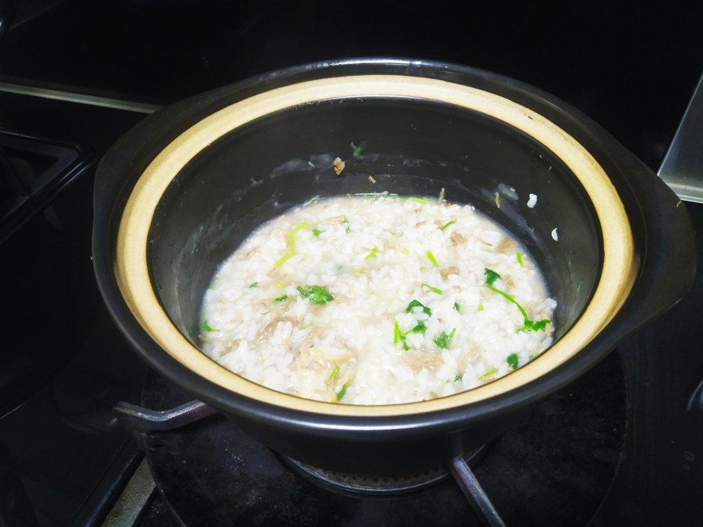 皮蛋瘦肉砂锅粥