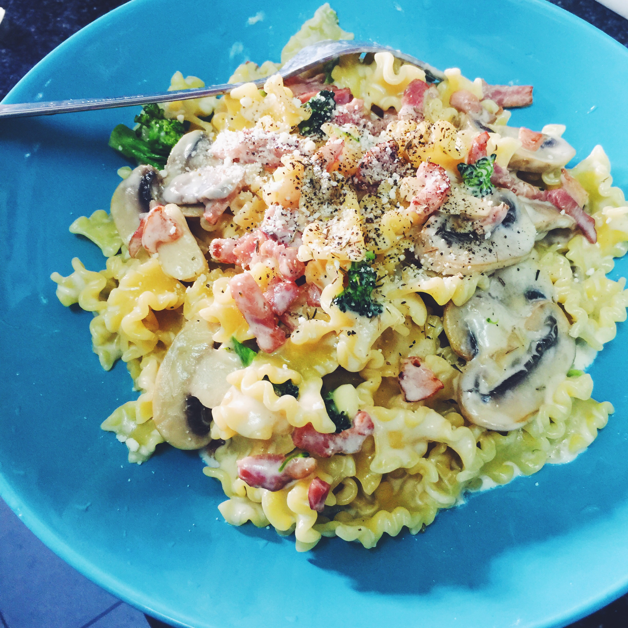 白蘑菇奶油培根意面