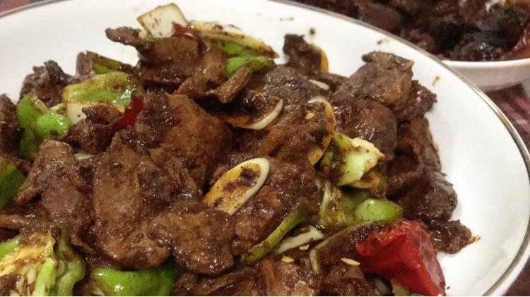 厨师长教你：“小炒猪肝”的家常做法，味道干香很赞，先收藏起来