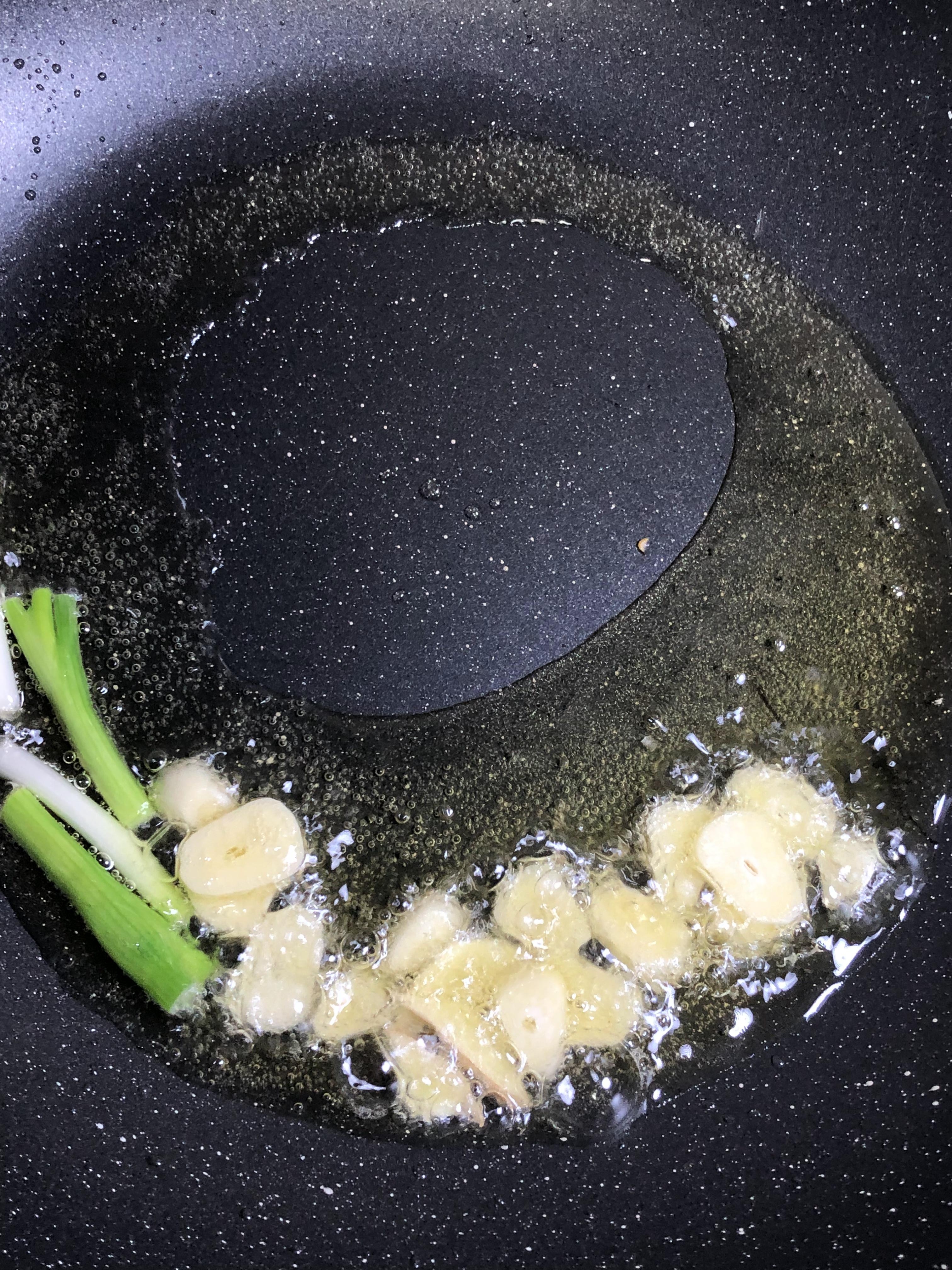 家常小炒‼️海鲜菇炒肉丝💯的做法 步骤5