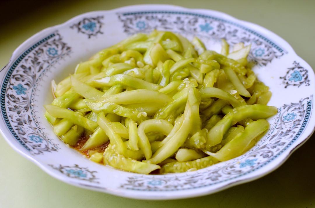 蒜泥麻汁黄瓜丝