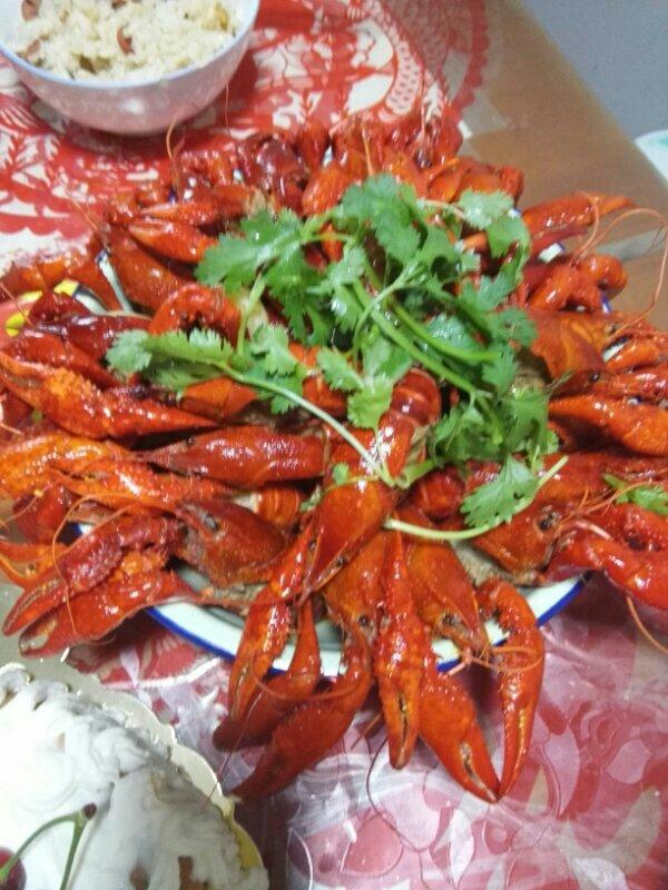 吮指回味十三香啤酒小龙虾