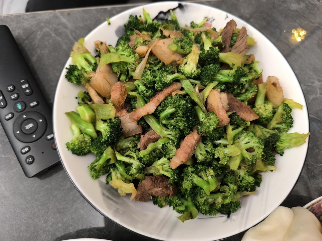 西兰花炒肉片(大多数宝宝都爱吃的)