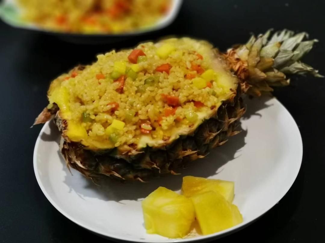 避风塘菠萝咖喱炒饭