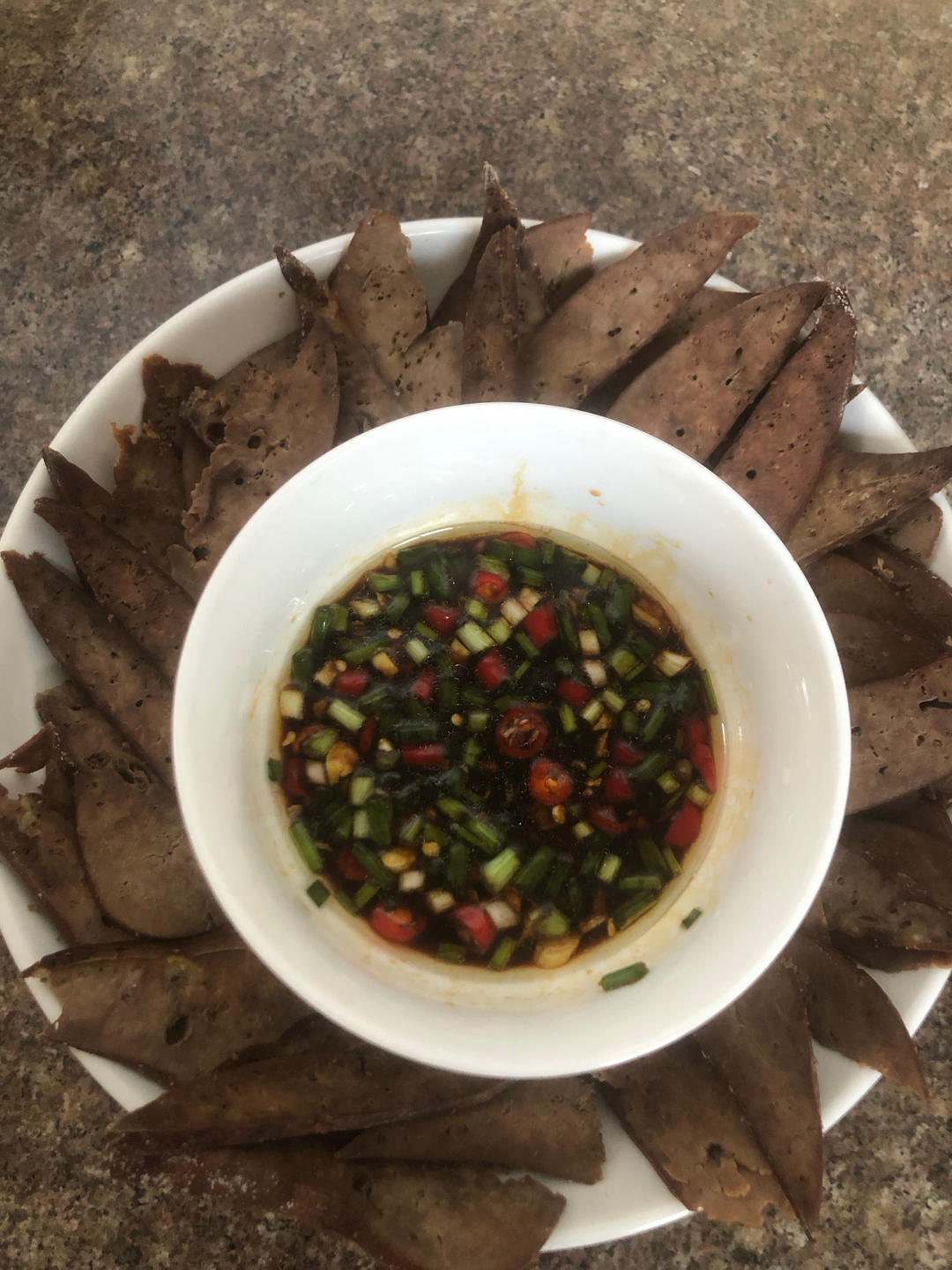 厨师长教你：“盐焗猪肝”的家常做法，干香浓厚，好吃没腥味