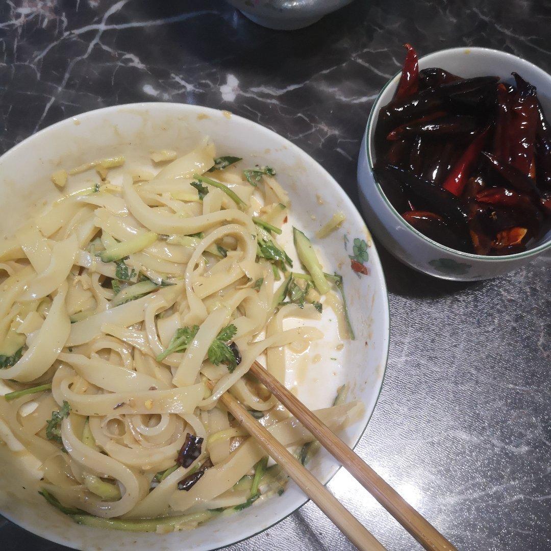 自制凉皮（不用洗面，简单快手，零失败）