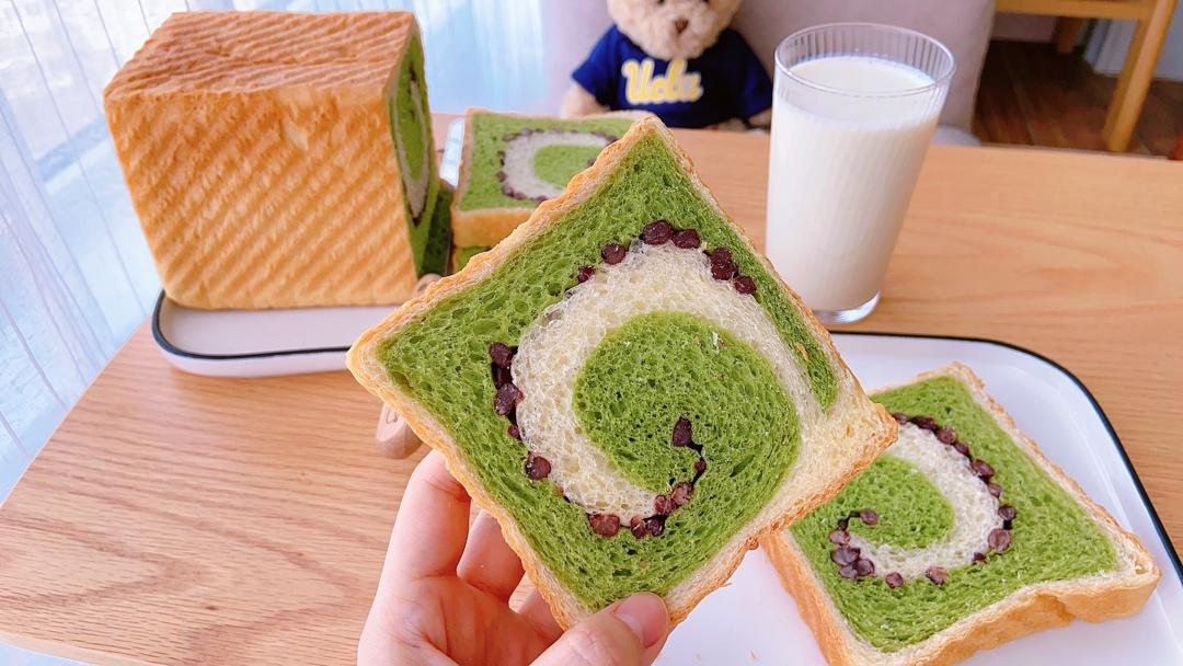 清香柔软的抹茶红豆吐司