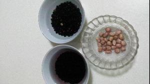 黑豆  黑米  花生的做法 步骤1