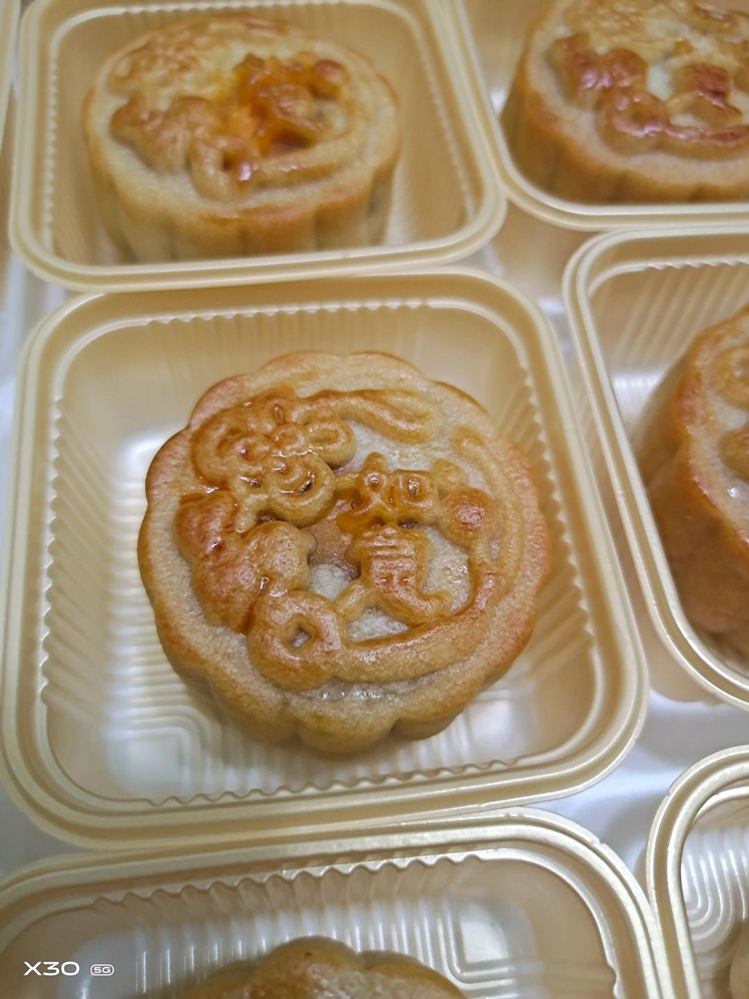 广式莲蓉（豆沙）蛋黄月饼（超详细步骤）