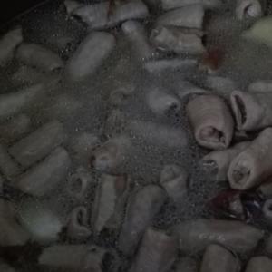 胡椒煮猪小肠的做法 步骤4