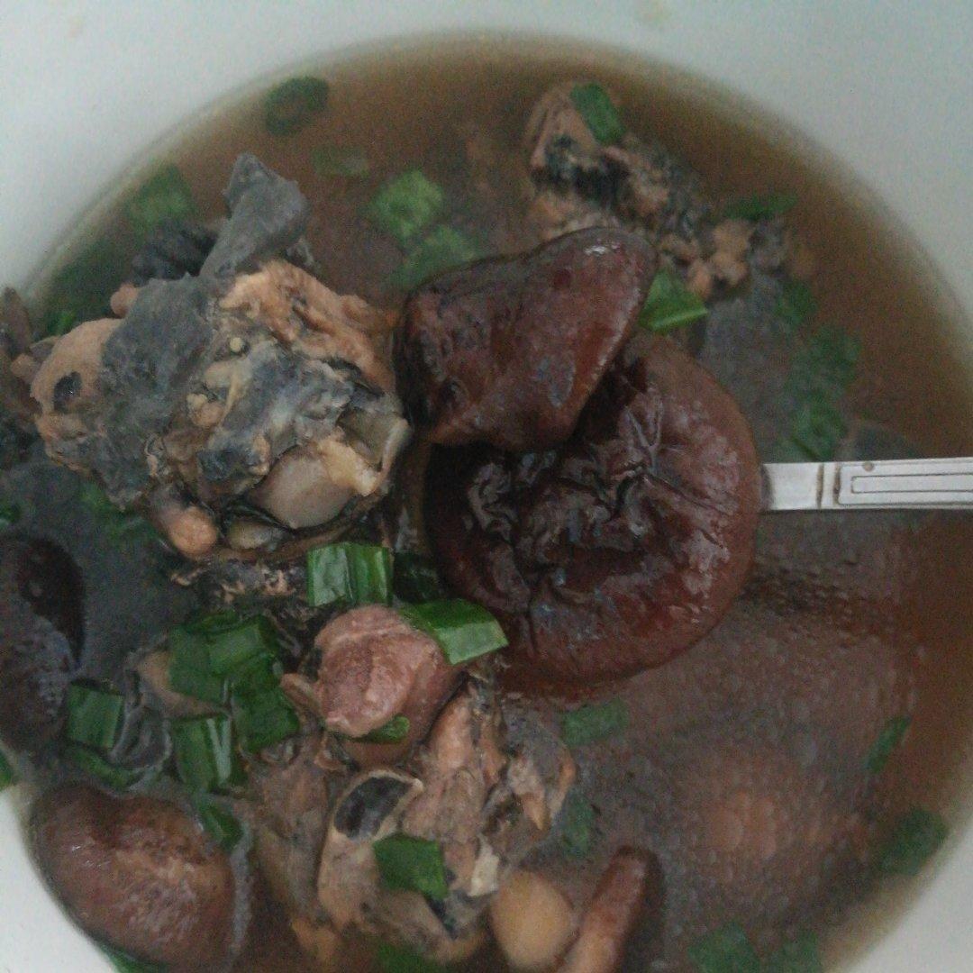 香菇乌鸡汤