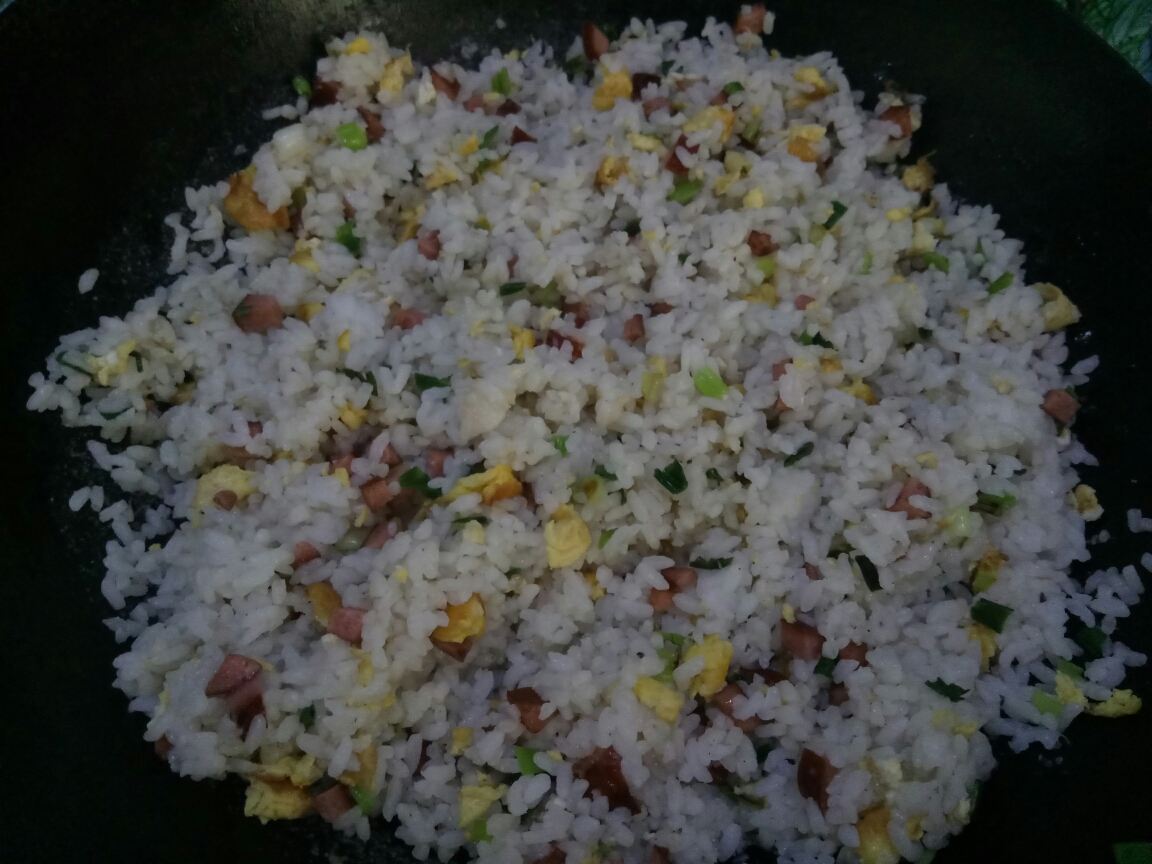 美味易做的家常炒米饭的做法 步骤7
