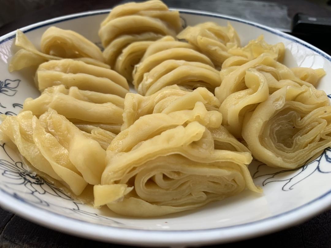 客家菜用料鸡蛋4个水适量盐适量木薯粉500g蛋皮的做法将鸡蛋打入木薯