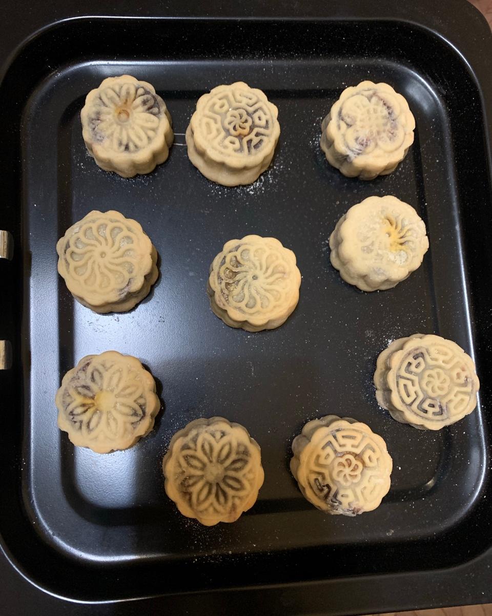 广式豆沙蛋黄月饼（步骤超详细，新手适用）