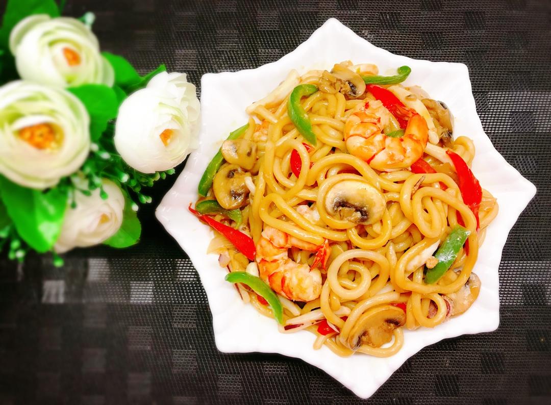 晳xi做的海鲜炒乌冬面