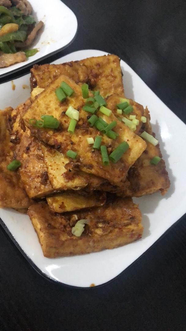 完胜路边摊：香煎孜然豆腐