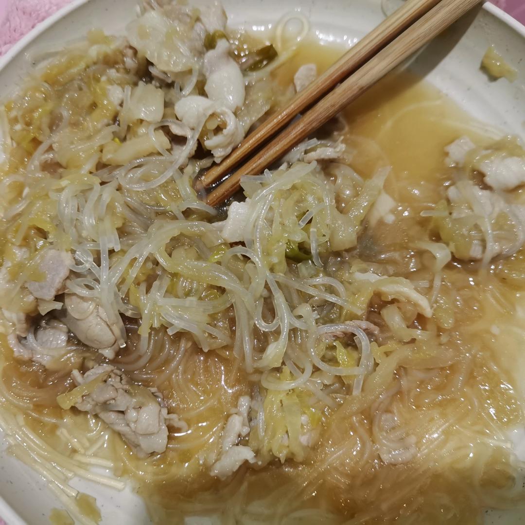 东北酸菜炖白肉