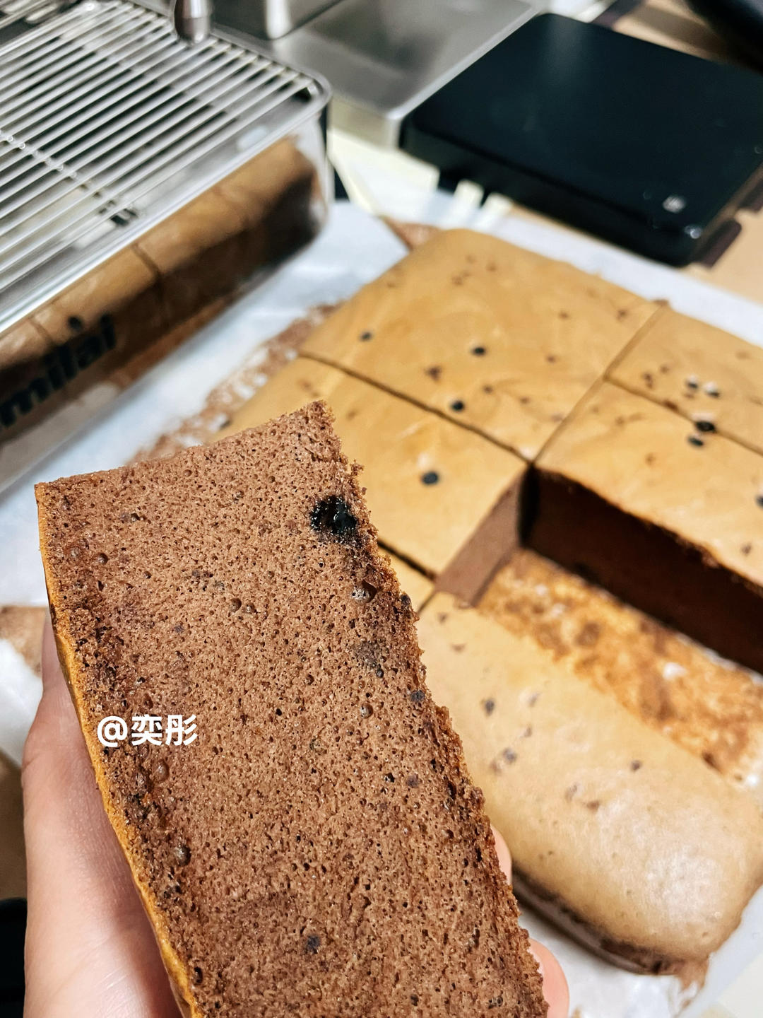 每次做这个蛋糕，家属都要先吃3块，真的是香啊！爱吃巧克力的一定不要错过！