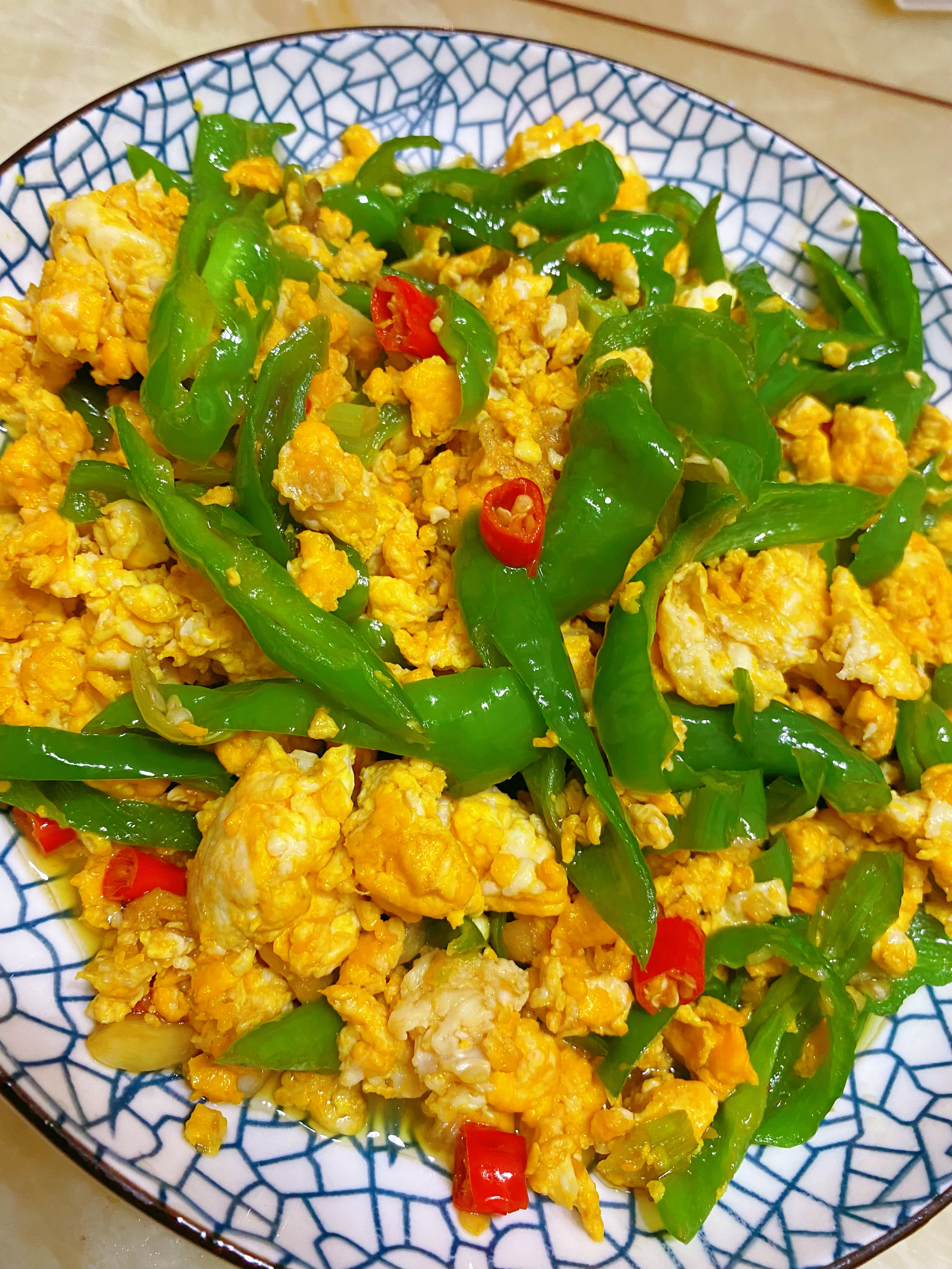 下饭菜——青椒炒鸡蛋的做法