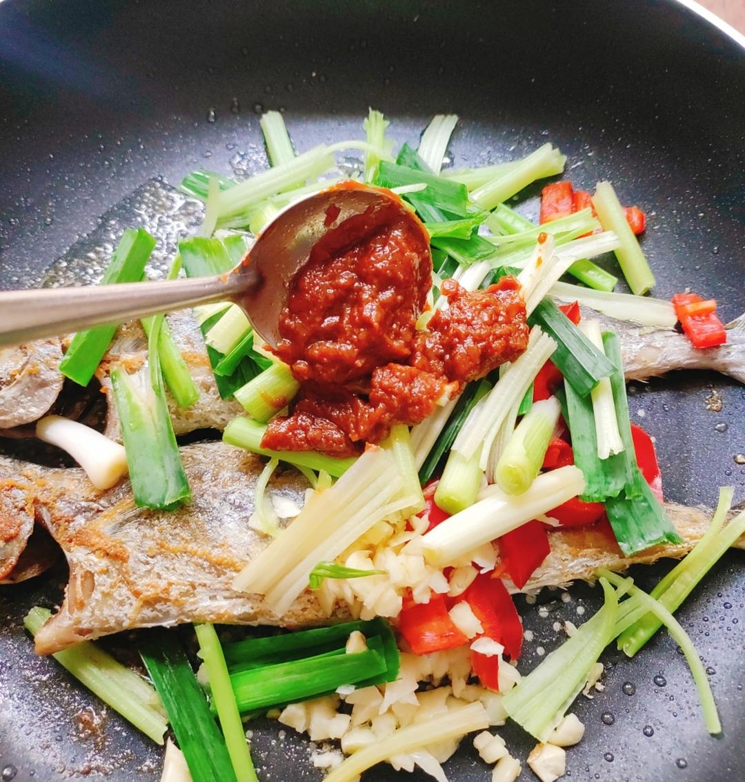 大师菜谱丨柱候酱焖马鲛鱼的做法 步骤5