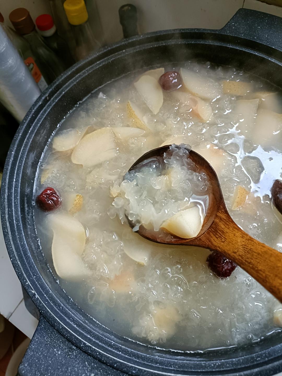 冰糖银耳梨汤