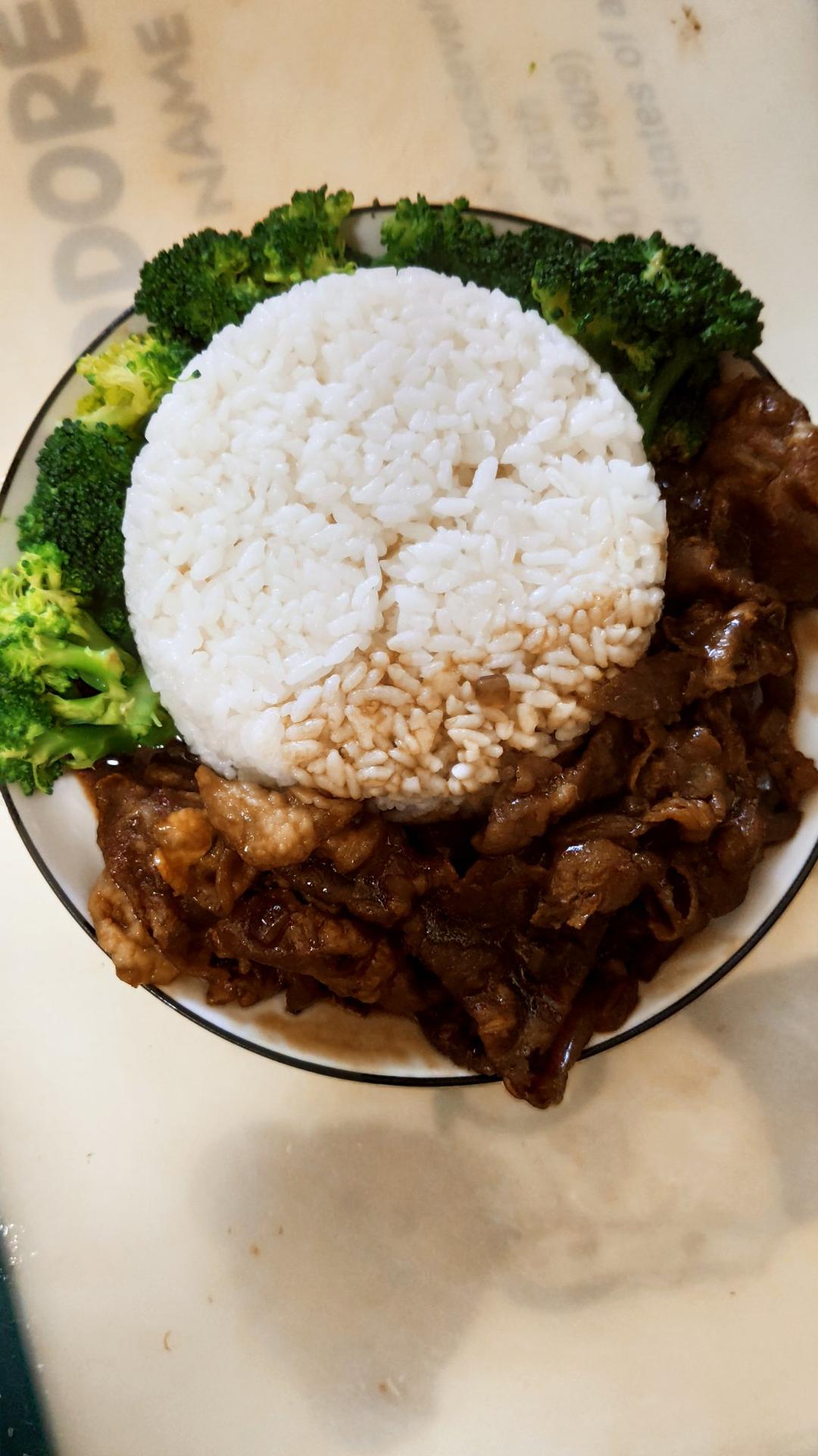 疯婆子模式启动中做的黑胡椒肥牛盖饭【丼】