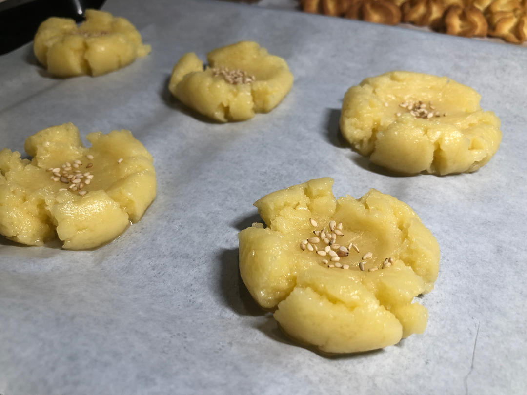 轻轻一按就碎掉的原味桃酥（不输猪油版）