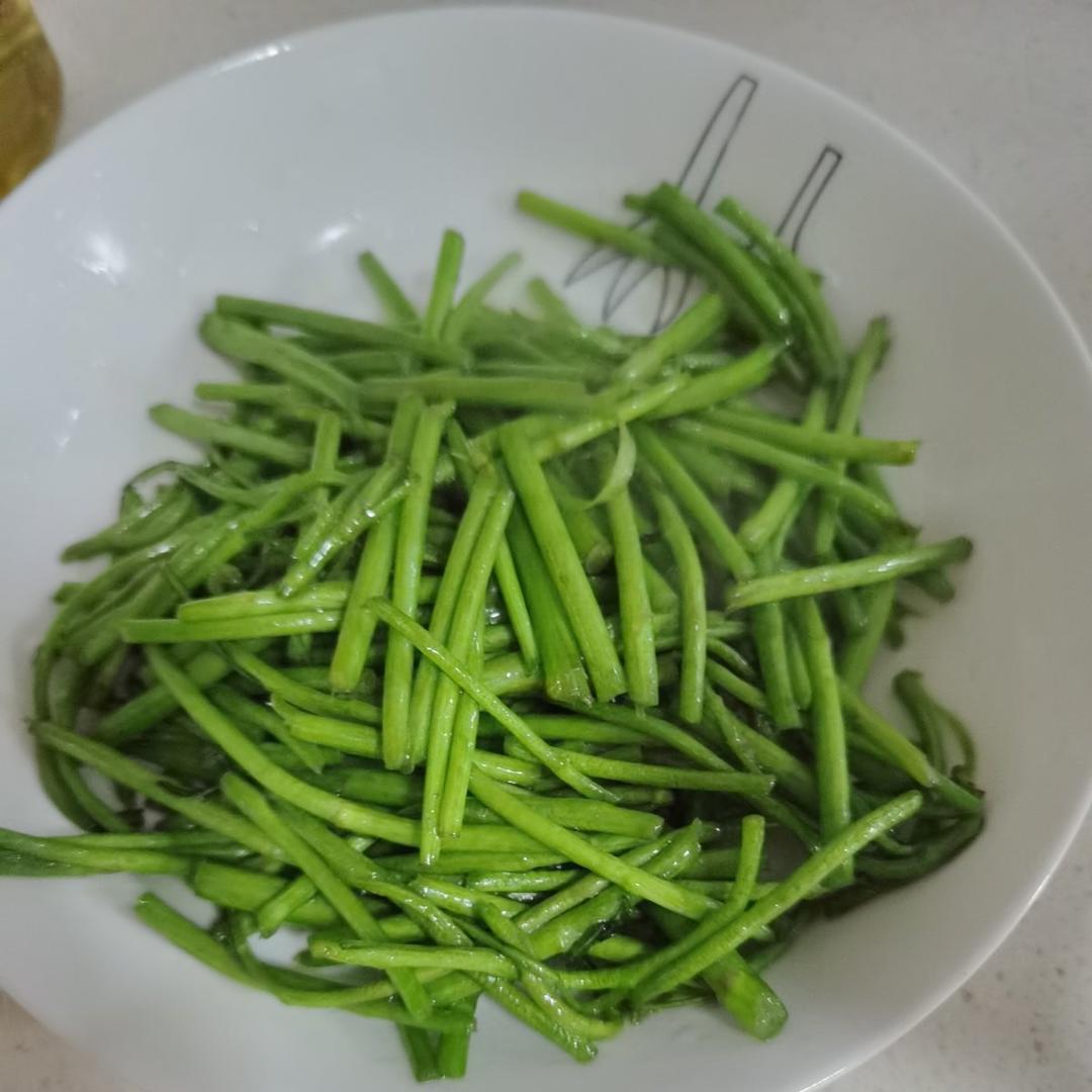 清炒芦蒿（2分钟炒完）
