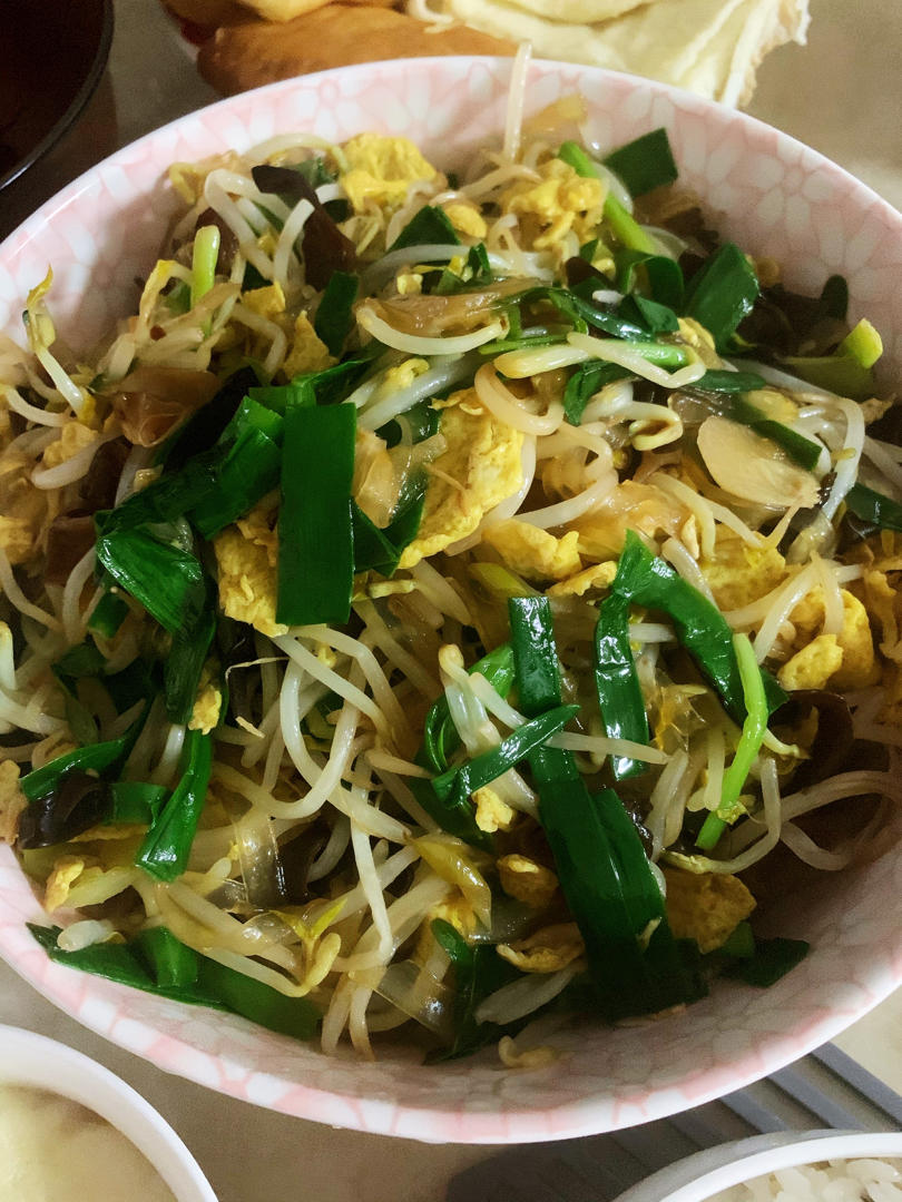 家庭版炒合菜【绿豆芽粉条炒鸡蛋】