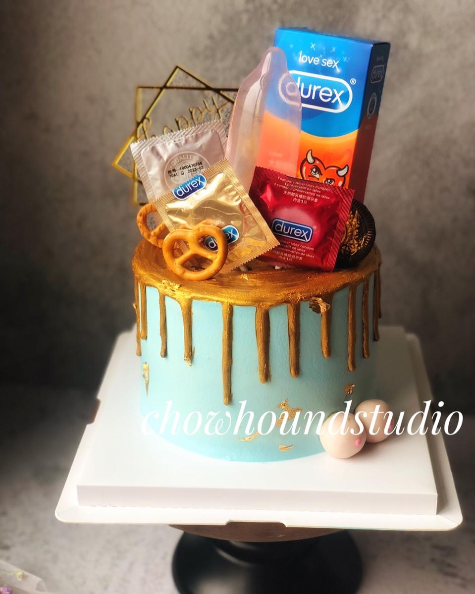 郭美美吃货工作室做的2018年11月18日 这款蛋糕叫:放心爱 吹起的套套