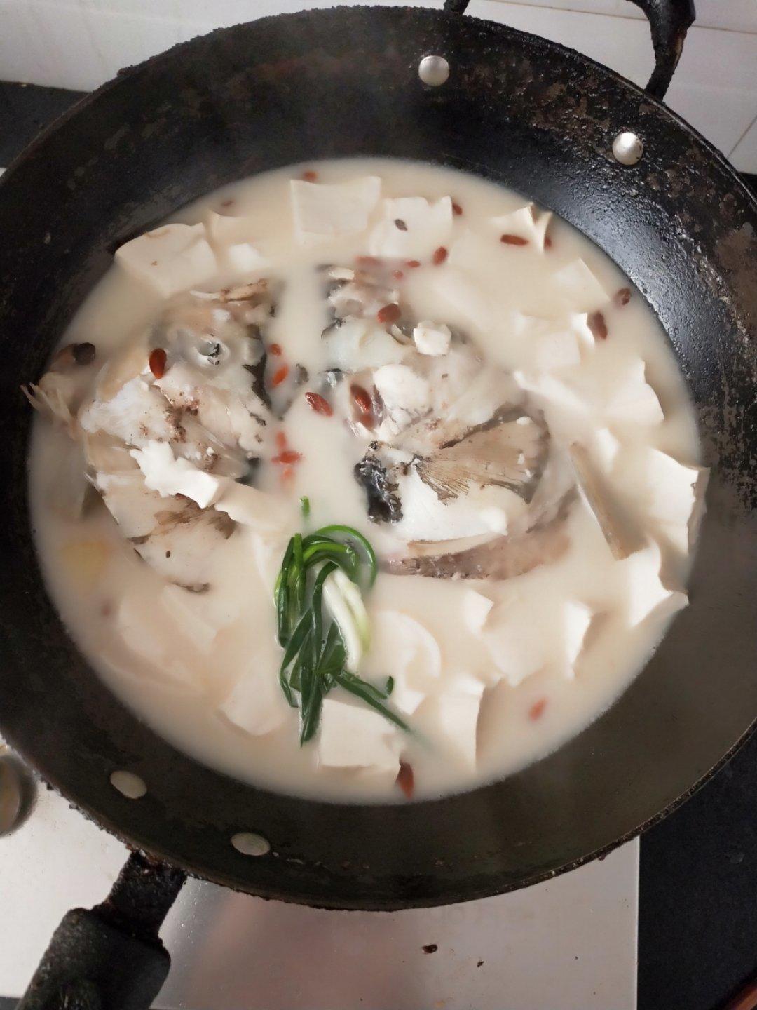 鱼头豆腐汤