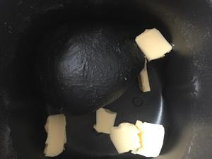 黑炭干果红豆软欧包的做法 步骤2