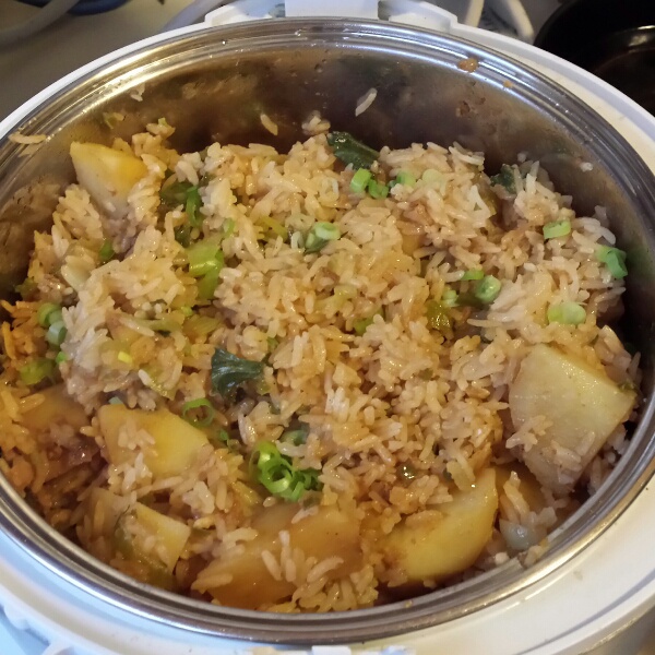 土豆焖饭（电饭锅版）