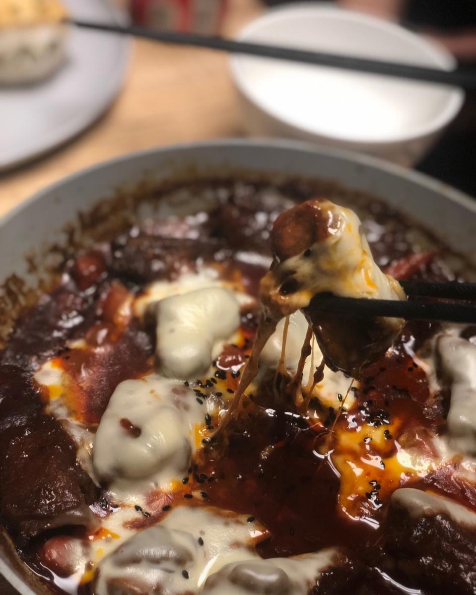 来自芋头SAMA的韩式辣排骨饭