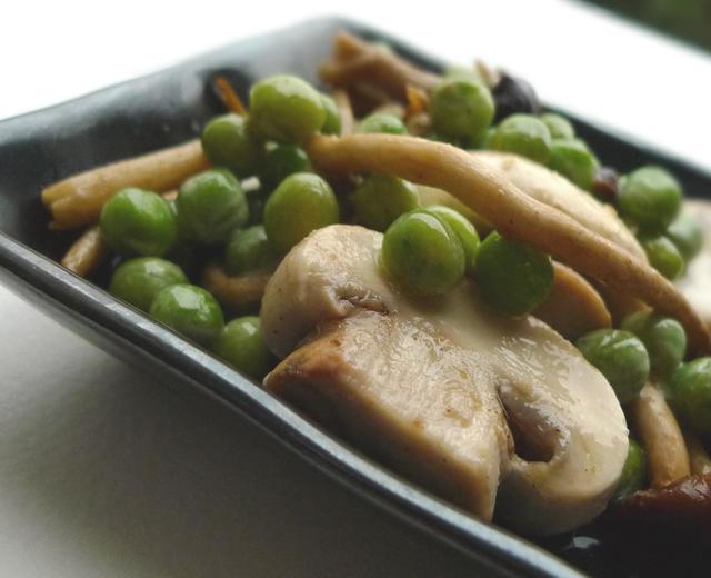 杂菇烩豌豆的做法